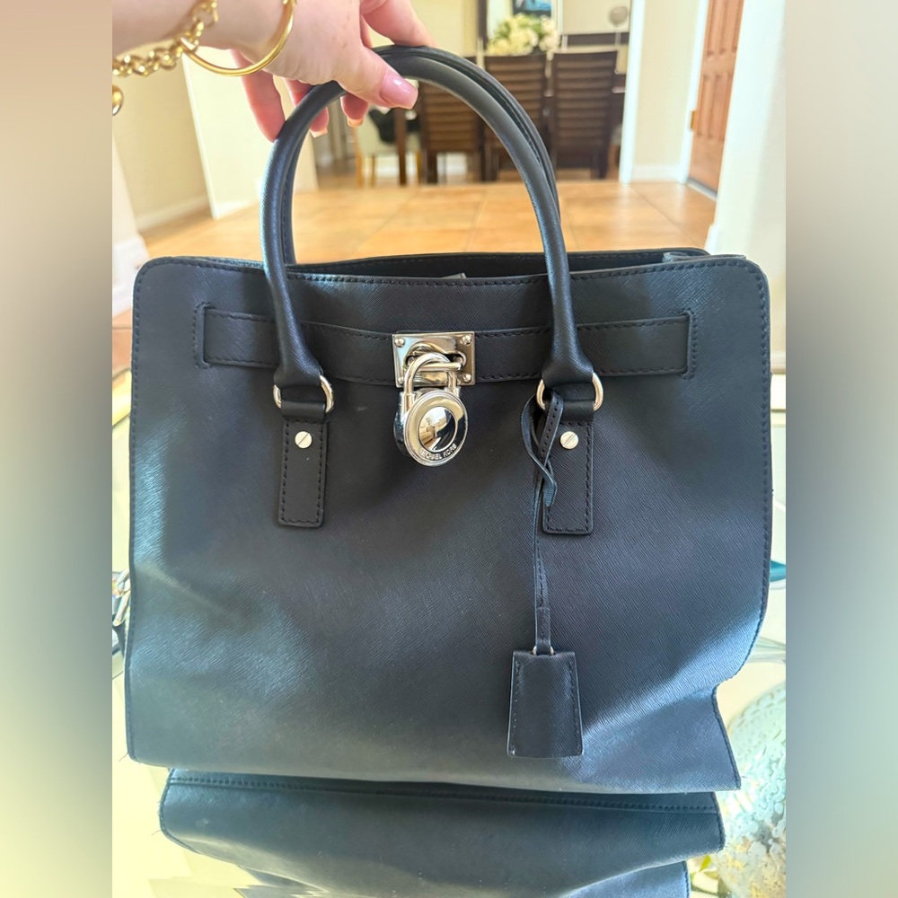 EUC MICHAEL KORS  Hamilton Black Saffinao Leather Silver Tone Large Shoulder Bag
